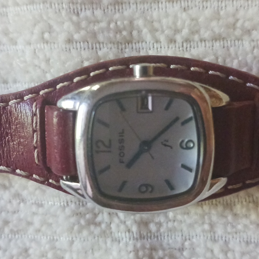 Fossil Watch (Unisex) Model ES-9896 Burgandy Leather EUC - Picture 2 of 7